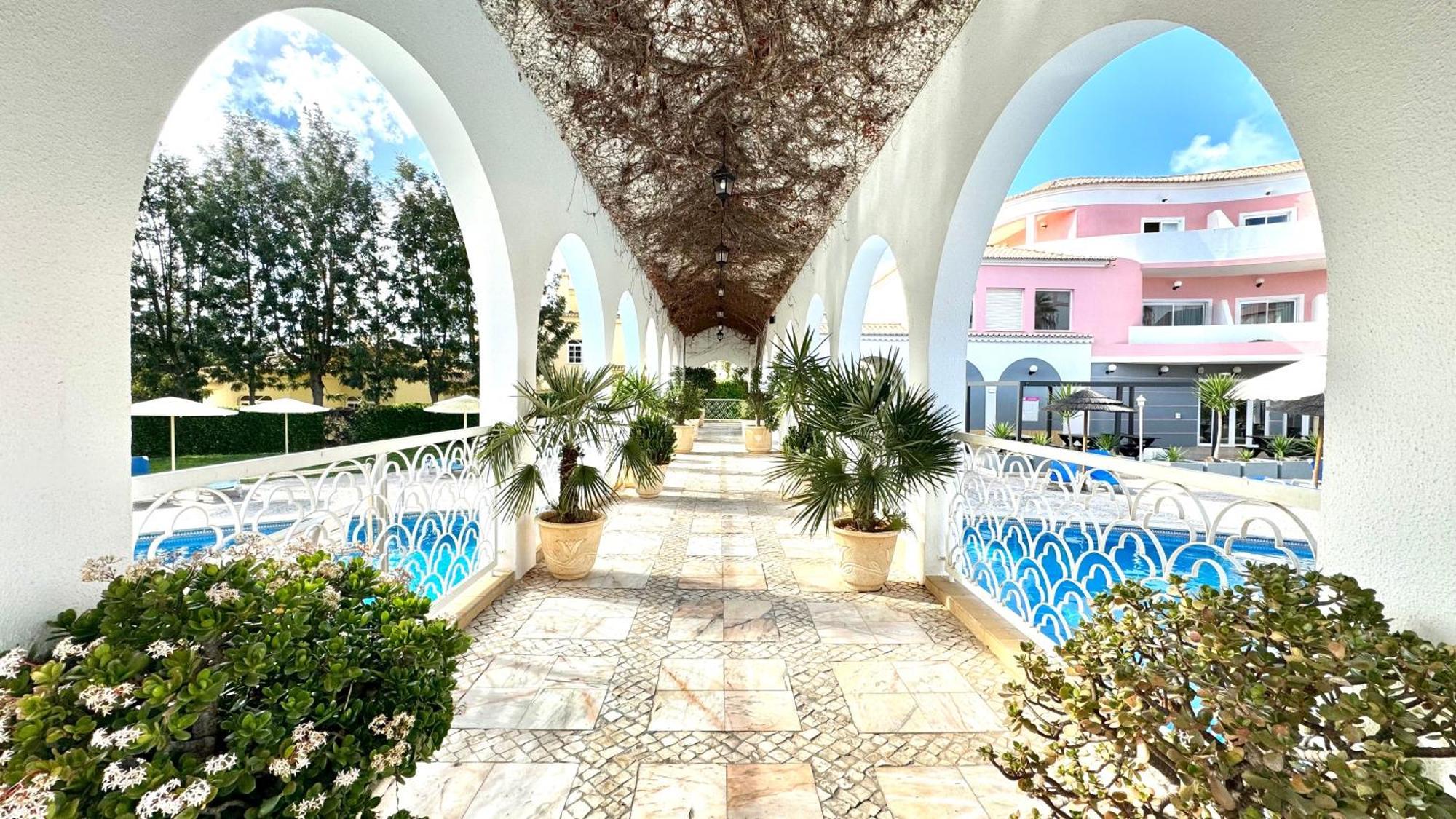 Praia Da Rocha, Vila Rosa, T1, Piscinas, Parqueamento E Internet By Ig Portimao Exterior photo